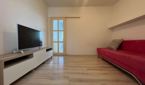 Na predaj 1-izbový byt s loggiou - Žiar nad Hronom, M. Chrasteka 1B718