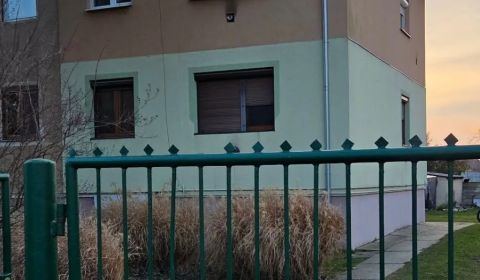 PREDAJ : 3 IZBOVÝ BYT V ZEMIANSKEJ OLČI 