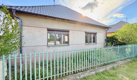 RD pripravený na rekonštruckiu - priestranný pozemok - tichá lokalita