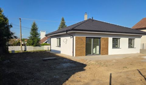 Bungalov v centre obce Cabaj Čápor, Wágnerova ulica, Dom č.1
