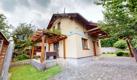 NA PREDAJ KRÁSNA CHATA PRI DUNAJI, MOČA, OKRES KOMÁRNO