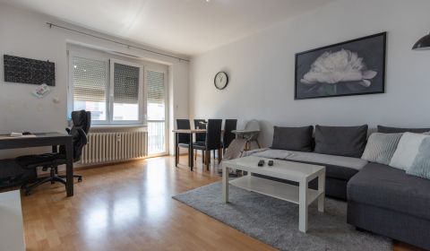 Zariadený 2i byt s balkónom, Ružinov