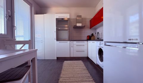 Na predaj: 4 izb.byt + BALKON + PIVNICA