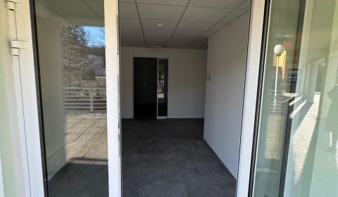 Prenájom kanc./obchodné priestory, nová kompl. rekonšt., centrum PB