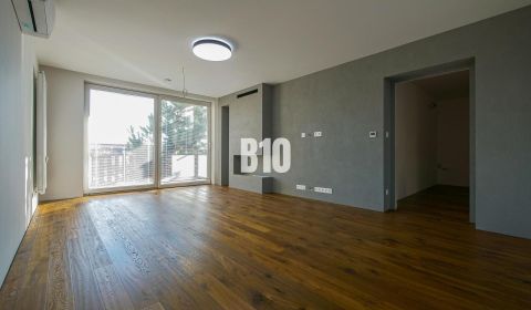 Inteligentný 4-izbový byt s garážou, dvoma balkónmi a technológiami be