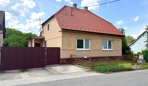 Na predaj 3 izb. rod. dom, pozemok 903m2, ROVENSKO, okr. SENICA