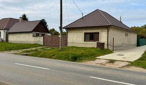 PREDAJ - Veľký rodinný dom s krásnym pozemkom – Pata (20 km od Nitry)