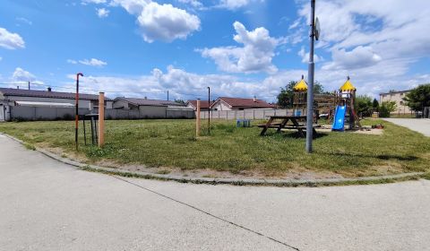 - PREDAJ - STAVEBNÝ POZEMOK - 1132 m2 - KOSTOLIŠTE - MALACKY