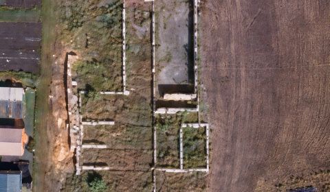 Stavebný pozemok 2 335 m² v obci Valča 