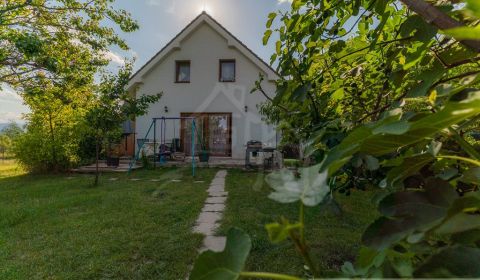 Komfortný dom v pokojnej záhradkárskej oblasti v Bernolákove