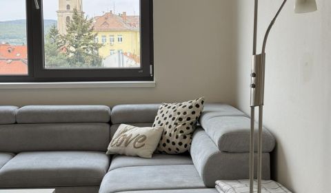 Moderný 3i.byt s klímou, terasou a parkovaním.Províziu neplatíte.