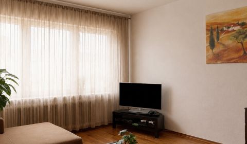 Bývanie s potenciálom – 2-izbový byt s loggiou, Súmračná, Bratislava