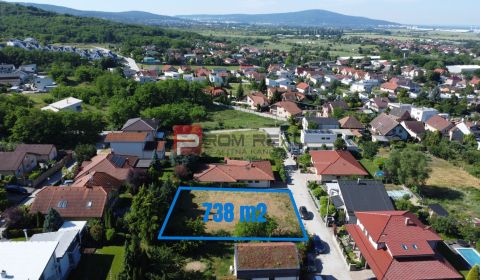 PREDAJ Najkrajší pozemok v Stupave Révová ulica 738 m2