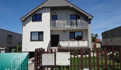 Okr. SENEC - Kráľová pri Senci - NA PREDAJ - 8á pozemok+dve bytové jed