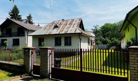  NA PREDAJ: Priestranný rodinný dom s obrovským pozemkom v Hencovciach
