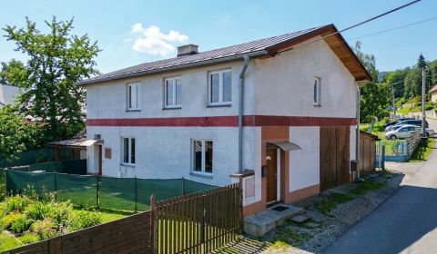 Praktický 8-izbový rodinný dom na Bystričke 