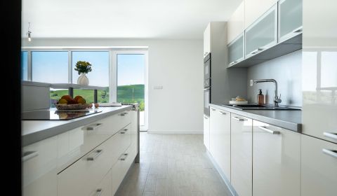 Moderný rodinný dom s terasou  | pozemok 1 600 m2 | Jarabina