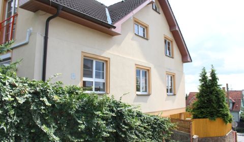 Kramáre:Na prenájom 7i RD s bazénom /eng.text inside