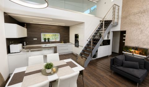 Moderný rod. dom s garážou, sauna, pozemok 785m2 | Senica – Košútovec