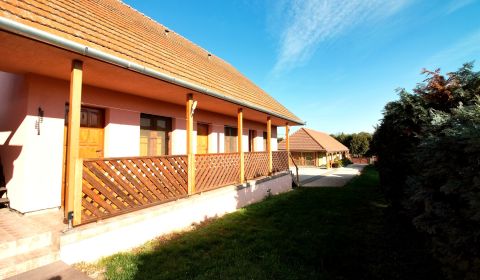 Rodinný dom s penziónom v  Podhájskej- bývanie a investícia v jednom.