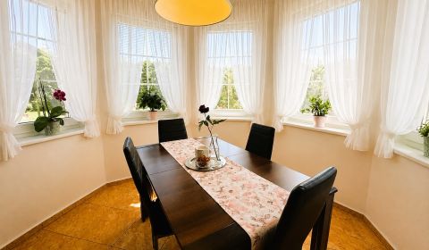 6 - izbový, dvojpodlažný rodinný dom 201 m² na pozemku 451 m²