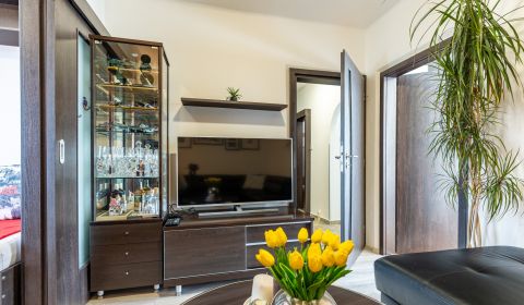 Ponúkame na predaj kompletne zrekonštruovaný 3 - izbový byt, Prešov,