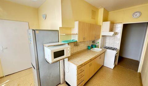Exkluzívne! Predám 2 izbový byt s veľkým balkónom v Nových Zámkoch