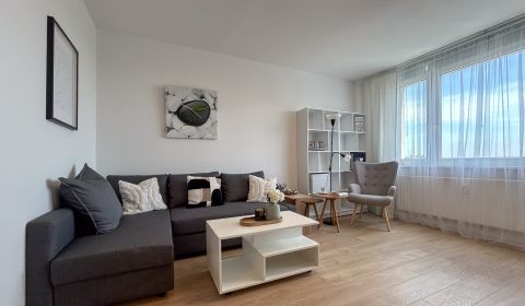 Slnečný 3i byt s balkónom po rekonštrukcii