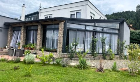 LUXUSNÝ 3-apartmánový dom+garáž+chatka+vináreň v Brezne (novostavby)