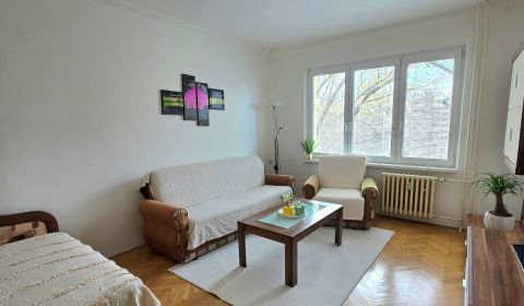 1 izbový zrekonštruovaný byt Ružinov, plne zariadený