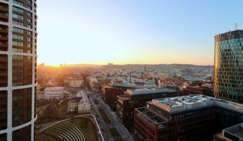 PRENÁJOM - SKYPARK 2 izbový byt,  výhľad na hrad, 16. poschodie