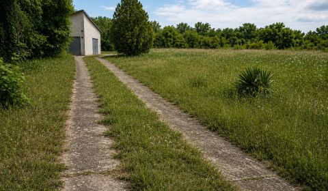 Na predaj stavebný pozemok v Imeli – 1 637 m².