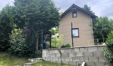 Konečne krásna nová voňavá chatka v Brezne-Padličkovo 