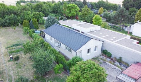 PREDAJ - DVA RODINNÉ DOMY - BIELY KOSTOL - 883 m²