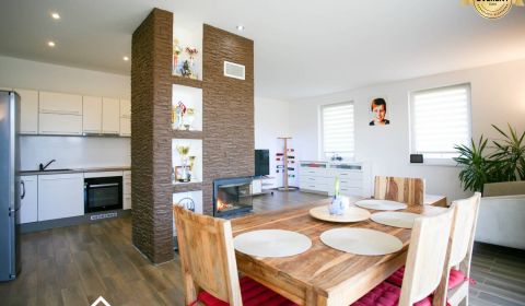 PREDAJ / VÝMENA: Dva rodinné domy na priestrannom pozemku 883 m²