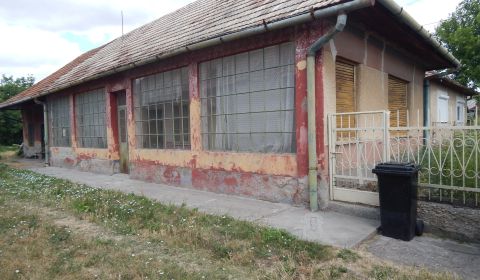 Na predaj 3 izbový vidiecky dom v Malých Kosihách.