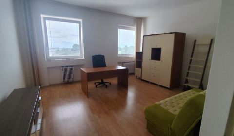 Kancelária na prenájom v centre Galanty 20,5m2 – ul. Zoltána Kodálya