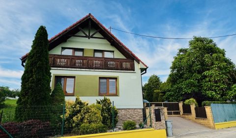 Na predaj 5 i RD v Dvorci, úžitková plocha 310 m2, pozemok 1265 m²