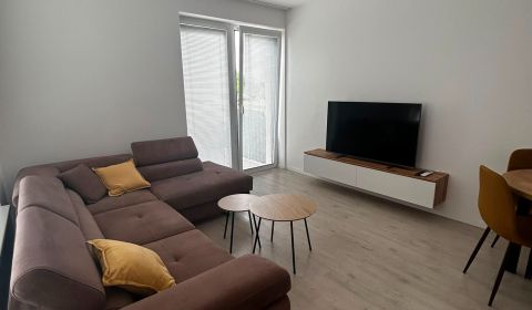 PRENÁJOM - 2-izbový luxusný byt v rezidenčnej štvrti pri Kaštieli 
