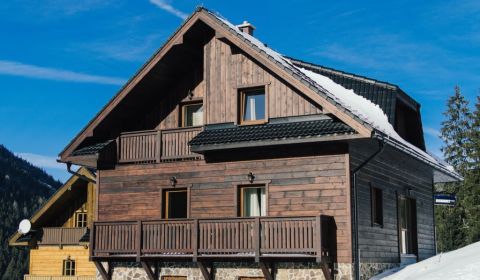 Ponúkame na predaj investičný Apartmánový Dom na svahu v Jasnej