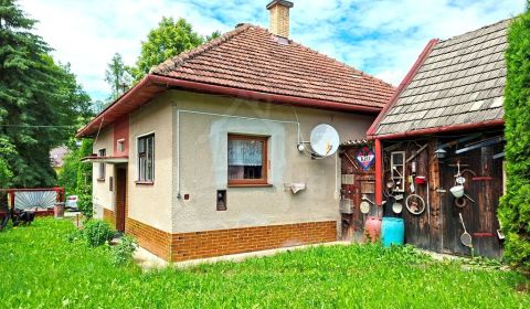 Pôvodný dom, veľký pozemok, tichá ulička v turisticky obľúbenej lokali