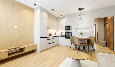 KVP-Bauerova. Moderný zariadený byt 50 m2 + loggia. Klimatizácia.