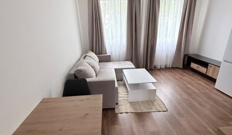 Prvobývanie v modernom byte – stačí si priniesť osobné veci