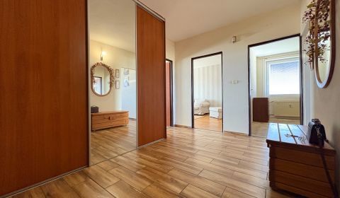 Na predaj: 4 izb.byt + BALKON + PIVNICA