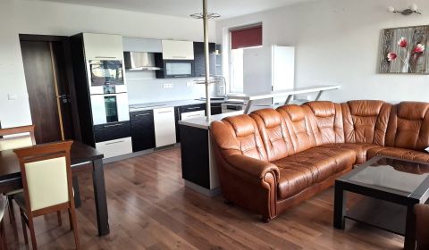 Slnečný 3-izbový byt s veľkým balkónom a výhľadom – Turzovka