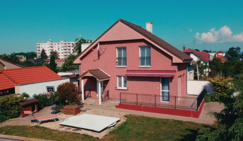Štýlový rodinný dom vo vyhľadávanej lokalite Topoľčian