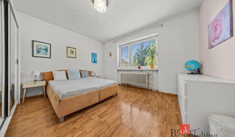 Rodinný dom s veľkým pozemkom 800 m² v obci Horný Bar