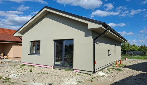 4i Novostavba vo výstavbe pozemok 583m² Dolné Saliby