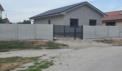 3/4i Novostavba vo výstavbe pozemok 583m² Dolné Saliby