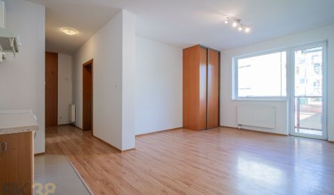 PREDAJ: 2-izbový byt s balkónom v novšej tehlovej bytovke